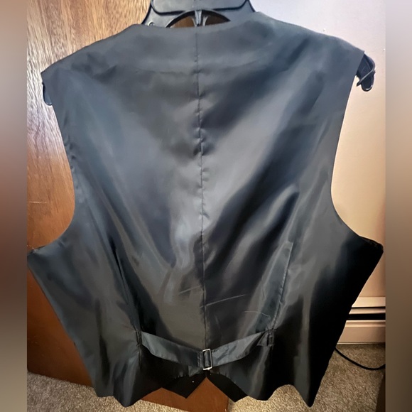 Mens Black Suit with Vest - Picture 5 of 6